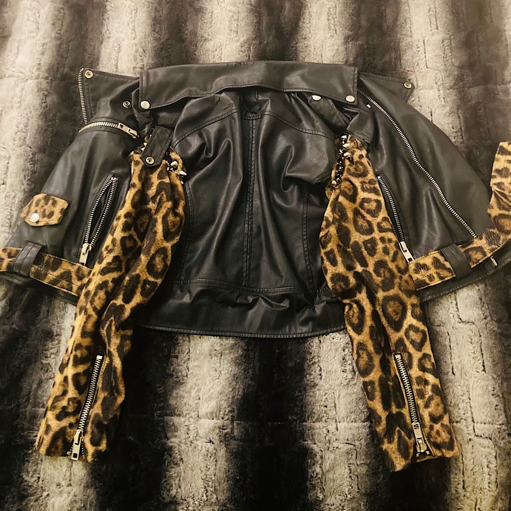 UNIF small studded leopard jacket 🏁
